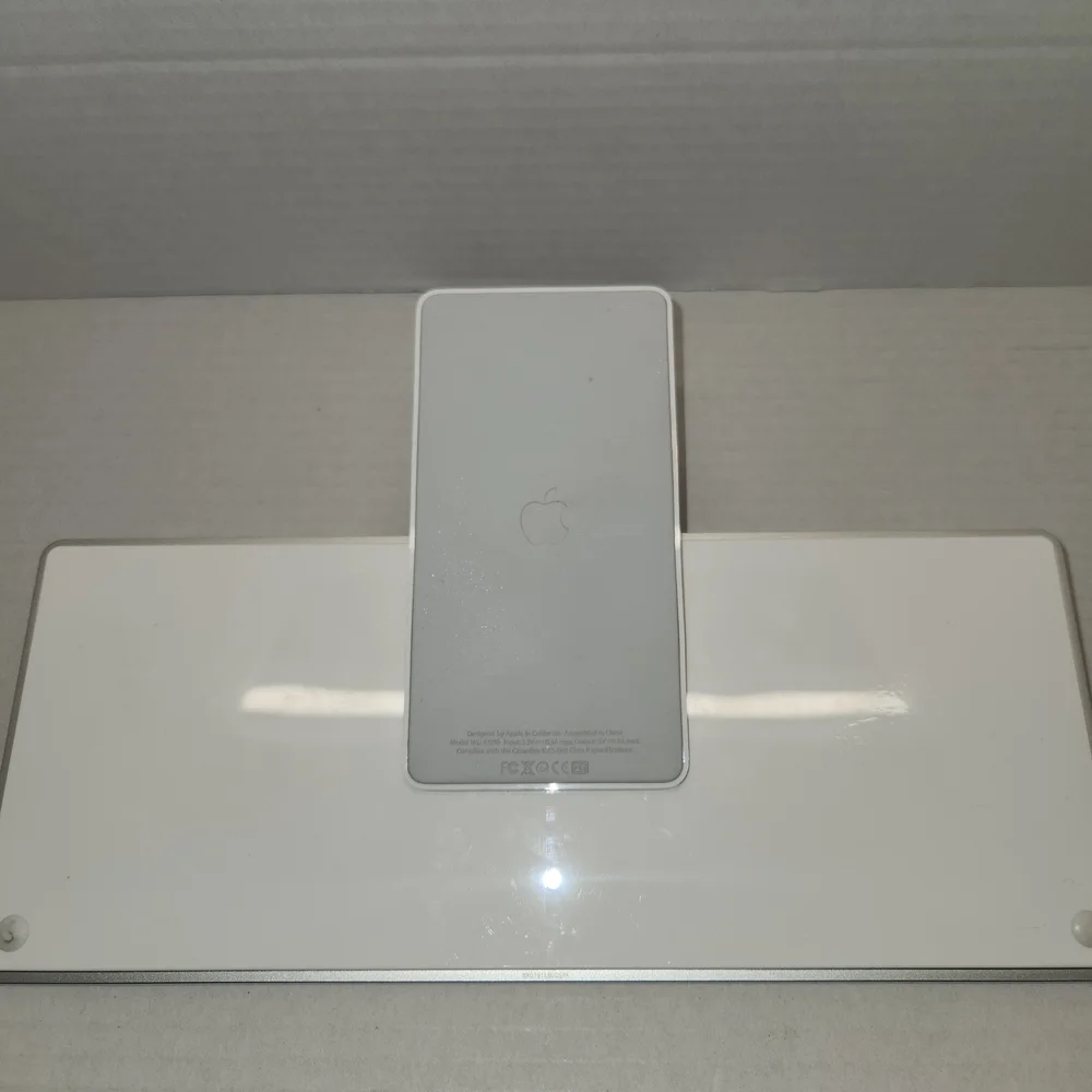 Apple iPad Keyboard Dock A1359 White C1